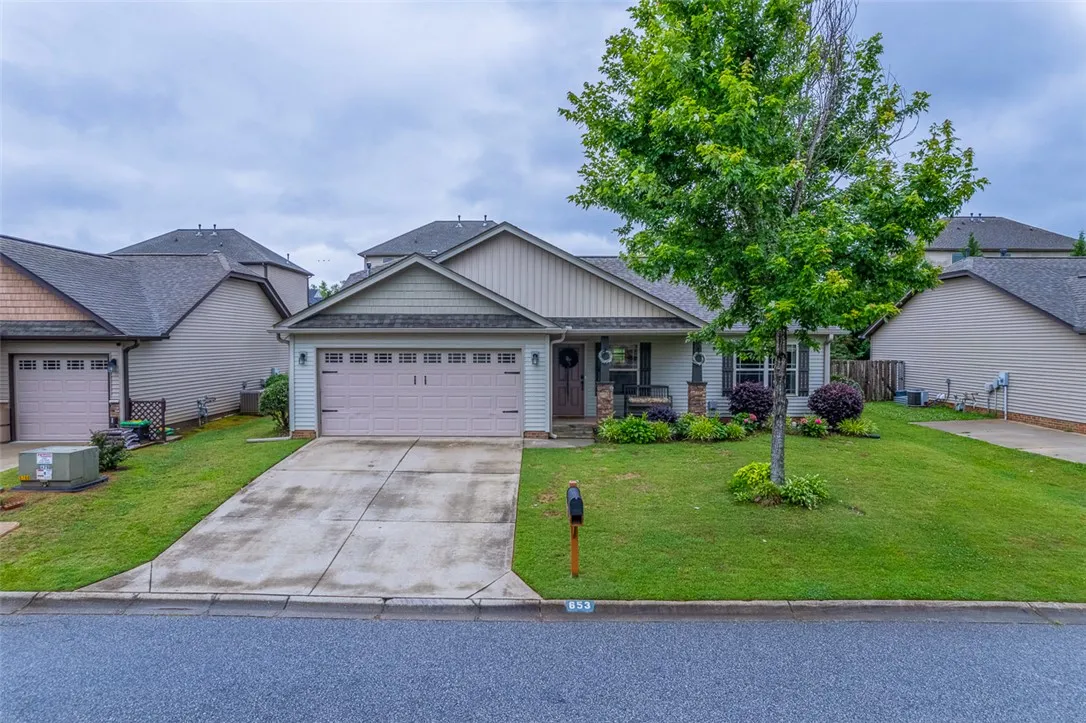 653 Chartwell Drive