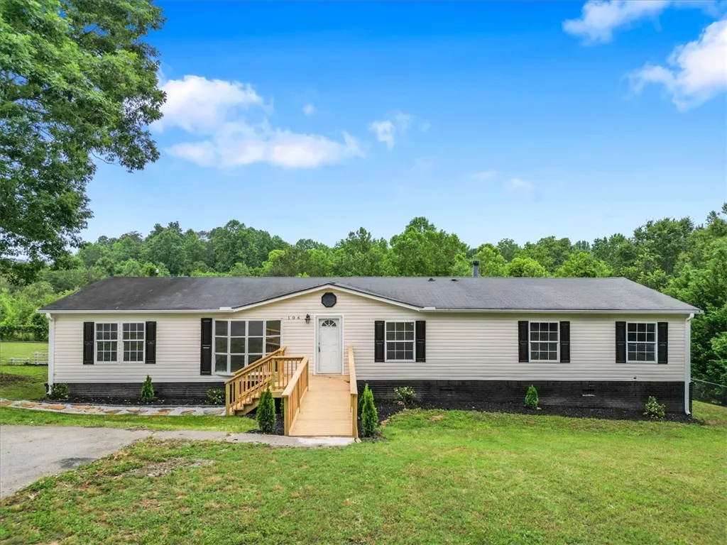 Twin Lakes, Greenville Community