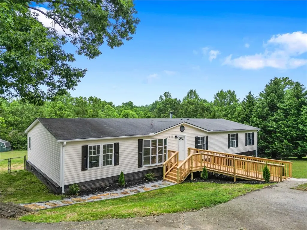 Property image 2 at 106 Blueforest Lane, Greenville, SC 29611