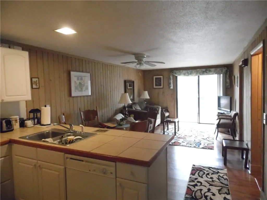 600 3 Captains Cove Court