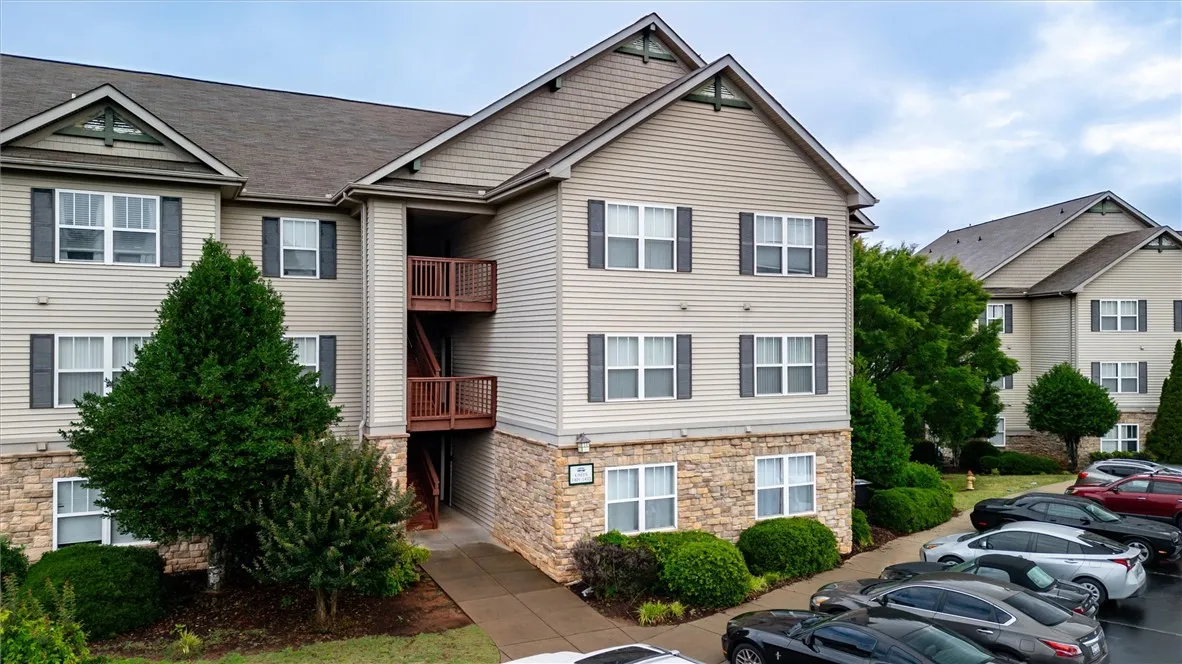 1412 Harts Ridge Drive