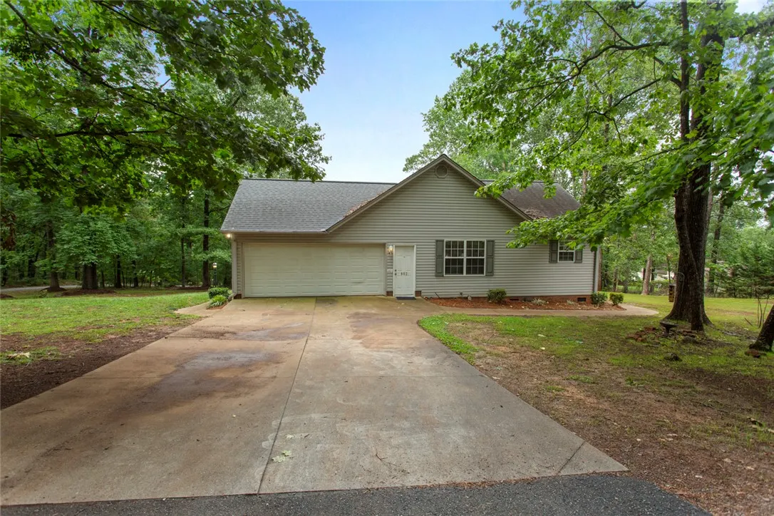 Property image 3 at 802 Pebble Lane, Anderson, SC 29621