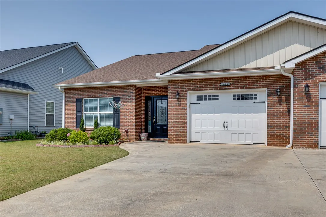 Property image 2 at 103 Tupelo Lane, Easley, SC 29642
