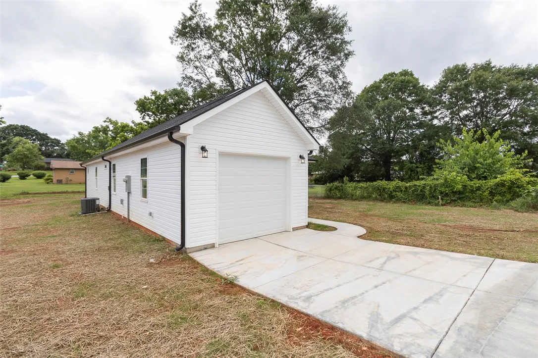 Property image 3 at 636 Jasmin Drive, Anderson, SC 29626