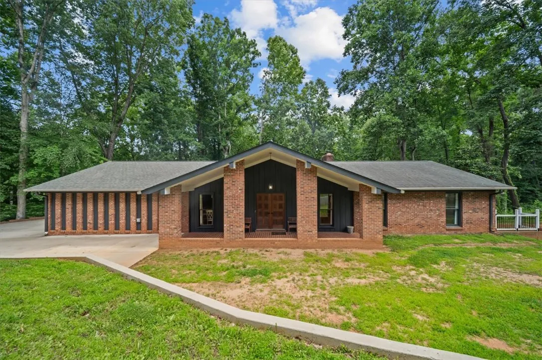 Clemson Heights, Clemson Community