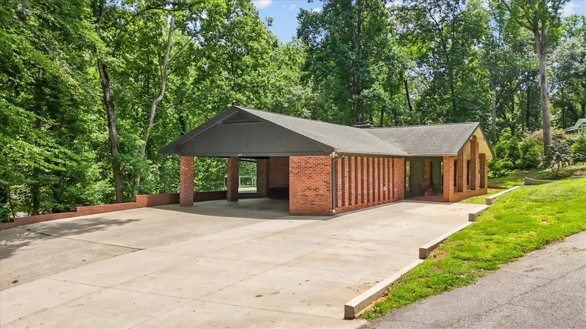 Property image 3 at 106 E Lewis Road, Clemson, SC 29631