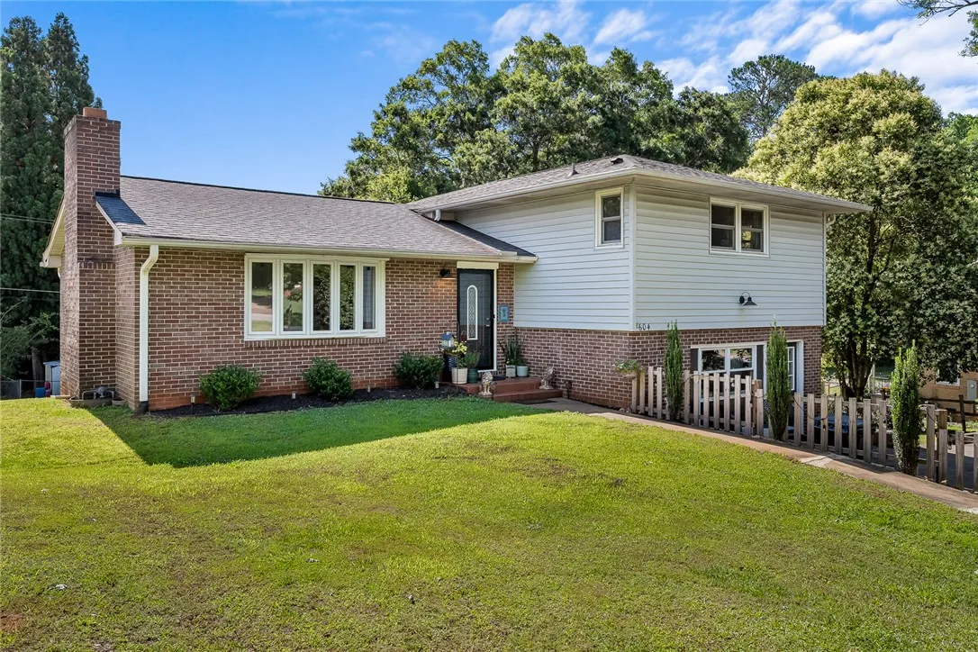 Property image 2 at 604 Concord Avenue, Anderson, SC 29621