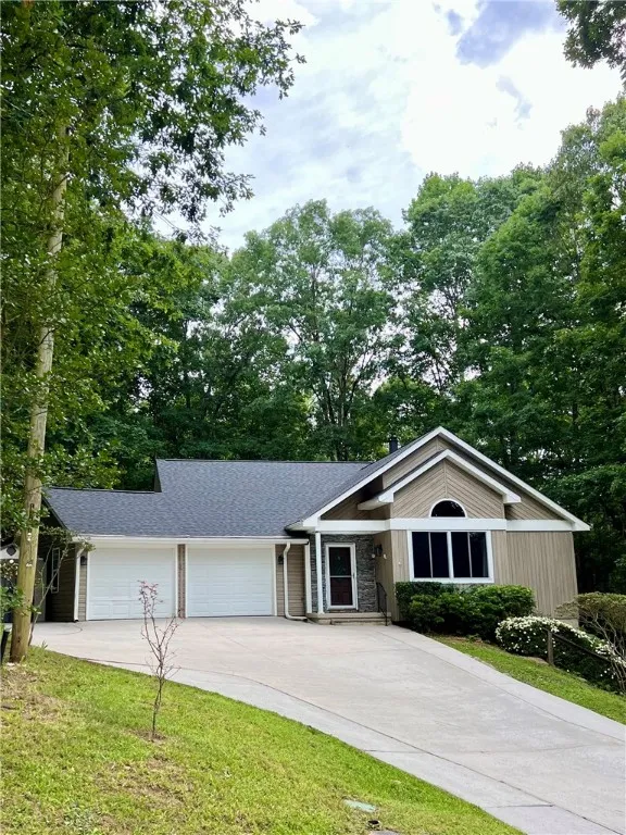 105 Eagle Court