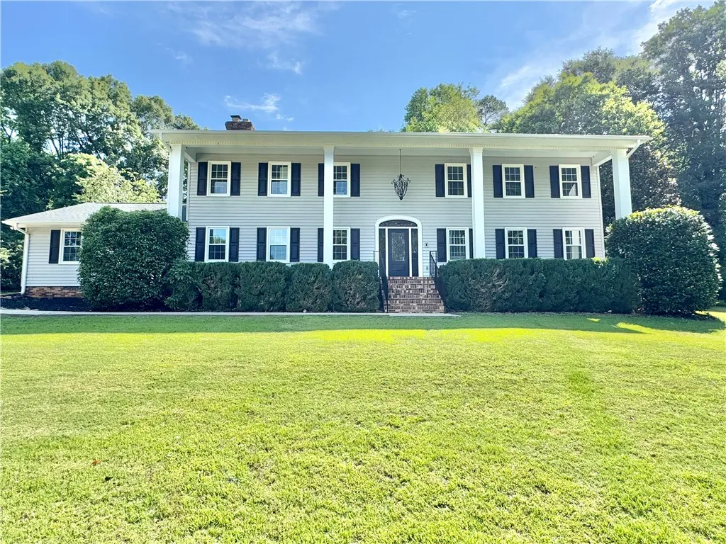 102 Buckingham Court