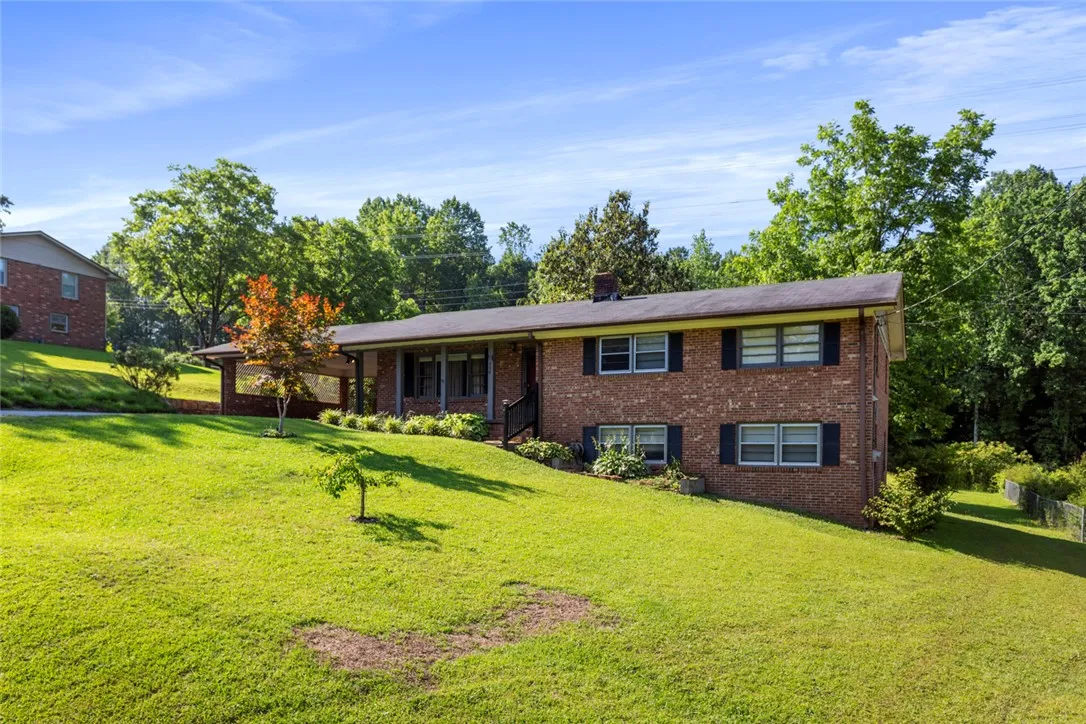 Property image 2 at 400 Maple Avenue, Seneca, SC 29678
