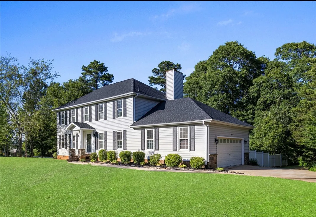 612 Walnut Way