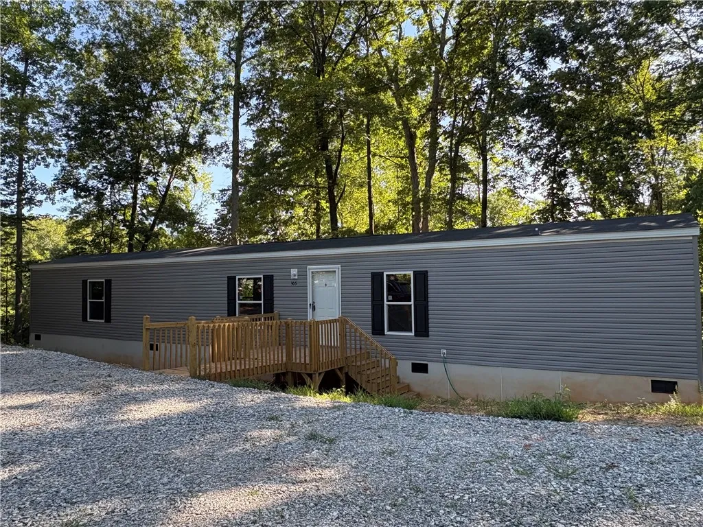 Property image 2 at 305 Indian Trail, Salem, SC 29676