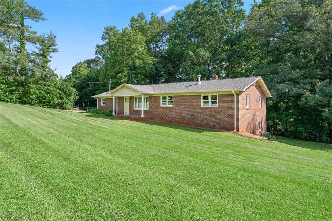 Property image 2 at 500 W Springwood Drive, Seneca, SC 29672