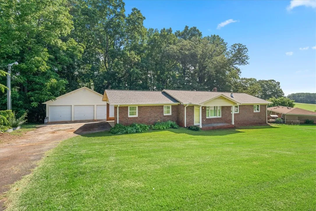 Property image 3 at 500 W Springwood Drive, Seneca, SC 29672