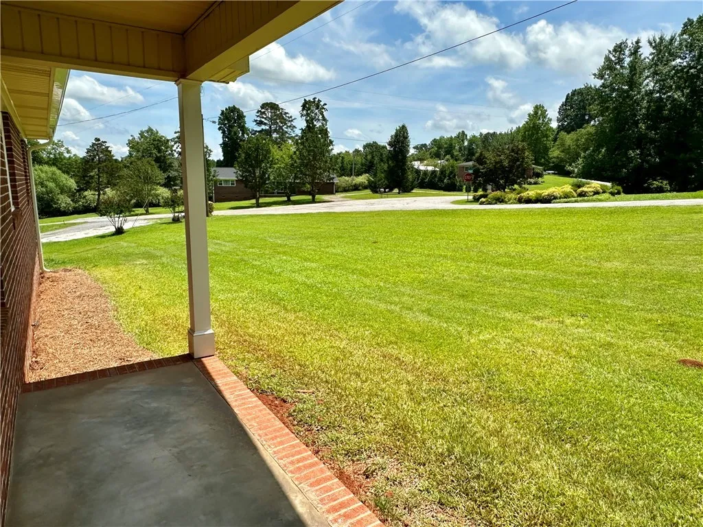 Property image 4 at 500 W Springwood Drive, Seneca, SC 29672