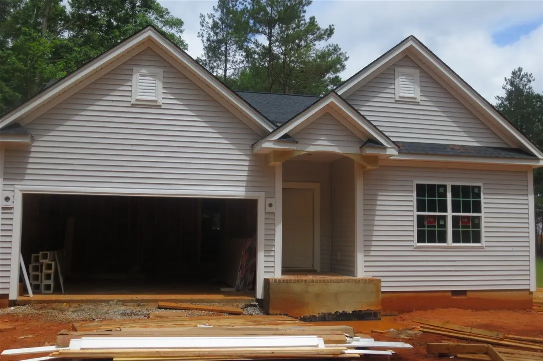 118 Lakeside Drive