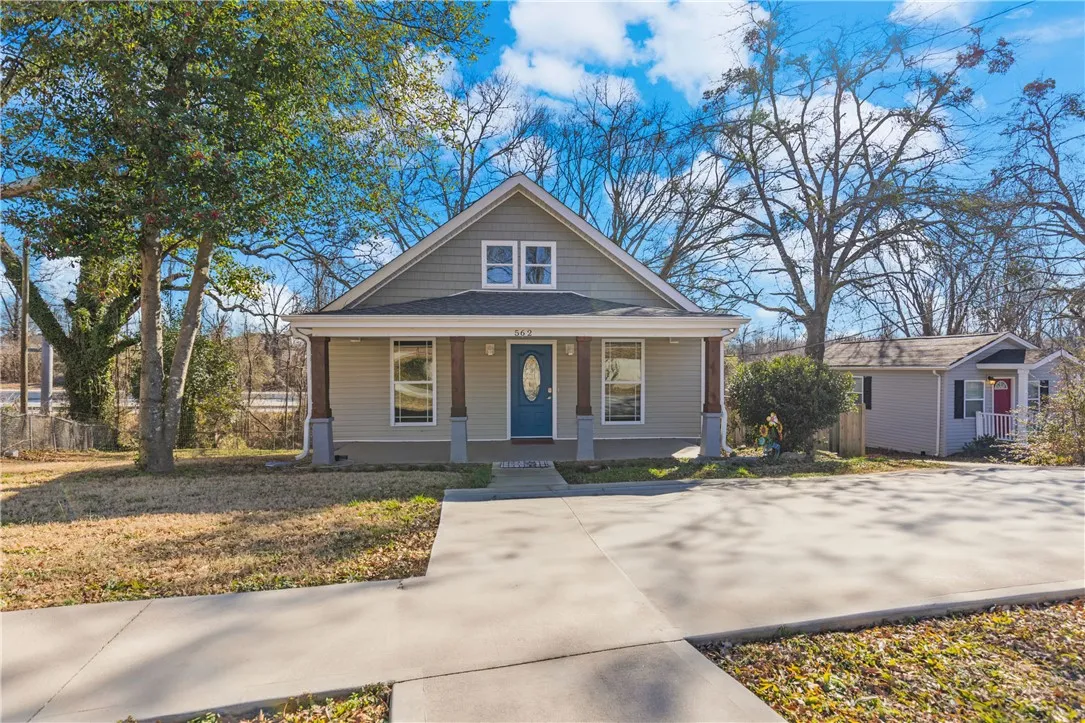 Property image 3 at 562 Lowndes Hill Road, Greenville, SC 29607