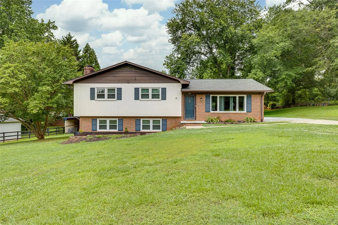 Lakewood Height, Liberty Community