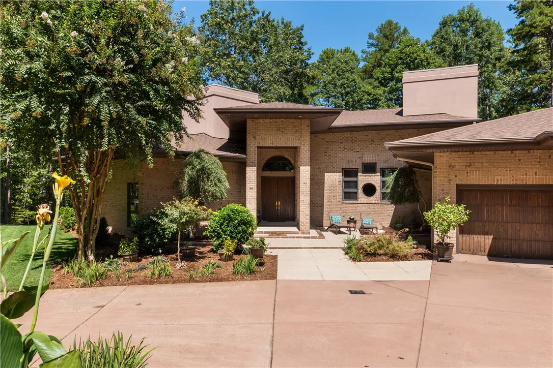 214 Shipmaster Drive