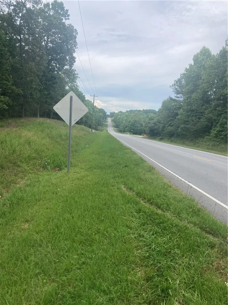 Woodfarm Acres, Seneca Community