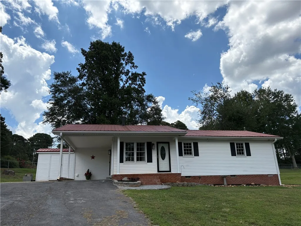 Edwards Forest, Liberty Community