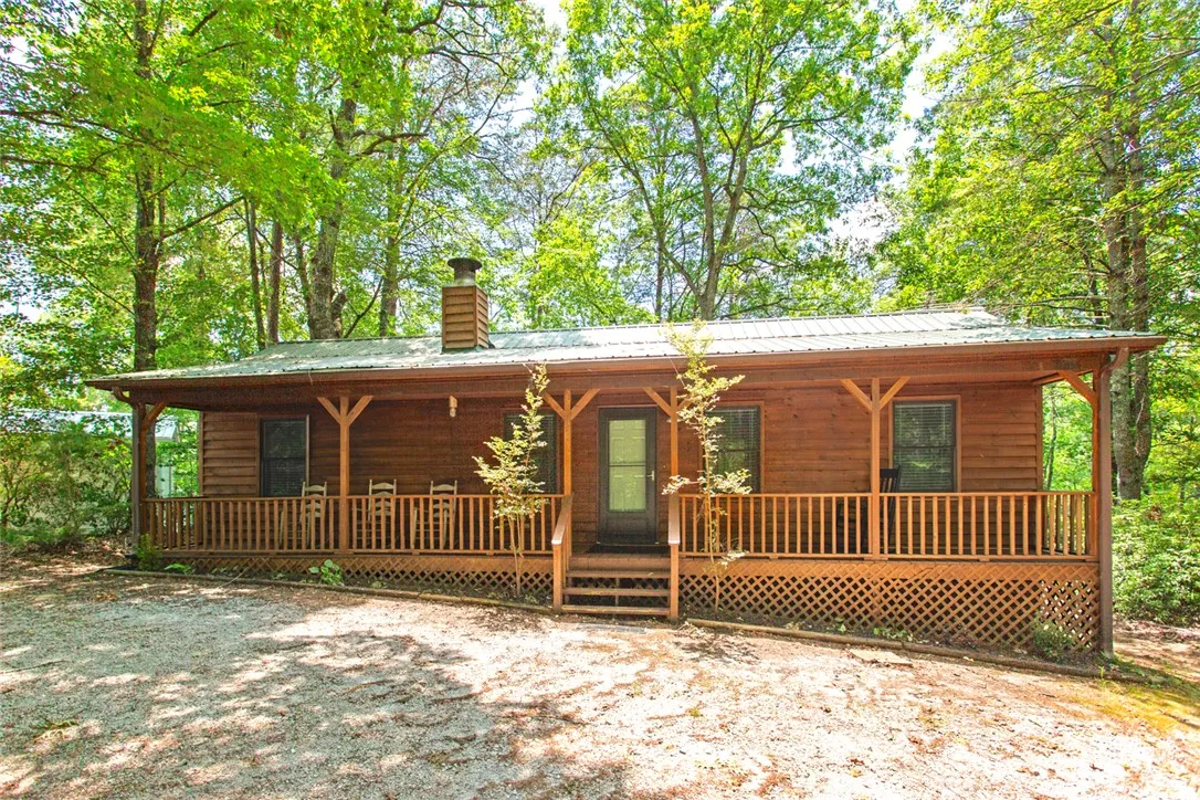 275 Lakeside Drive