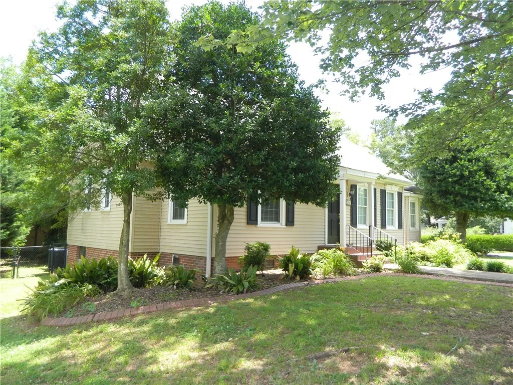 Property image 3 at 220 Moultrie Square, Anderson, SC 29621