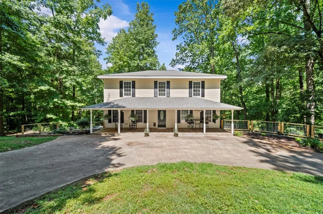McDaniel Heights, Easley Community