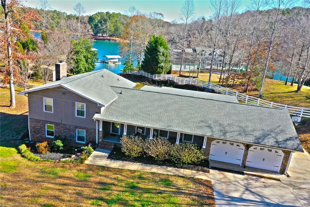 White Oak Cliff, Seneca Community