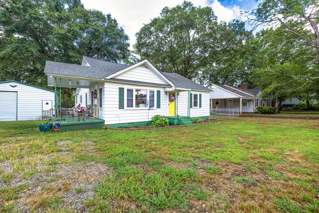 Property image 2 at 210 E Roosevelt Drive, Anderson, SC 29624