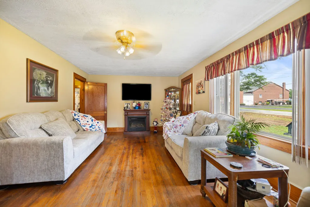 Property image 4 at 210 E Roosevelt Drive, Anderson, SC 29624