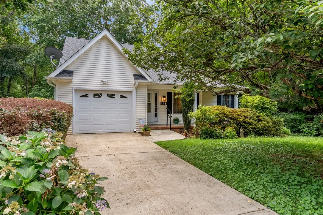 118 Grand Oak Circle