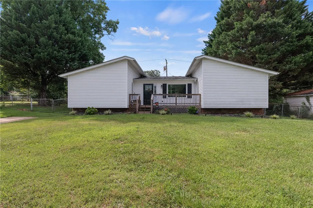 Whispering Pine, Easley Community