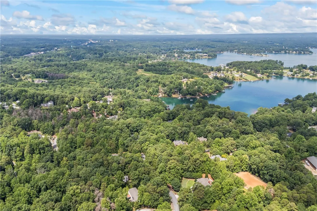 Property image 4 at 301 N Summit Drive, Seneca, SC 29672