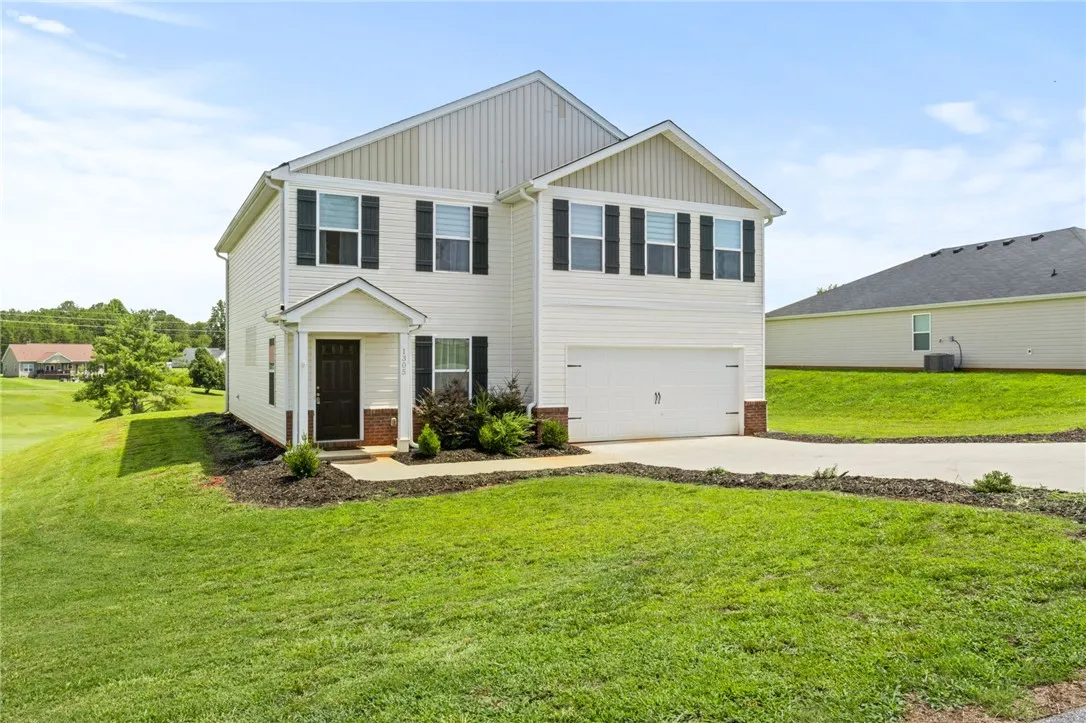 Property image 2 at 1305 Falcons Drive, Walhalla, SC 29691