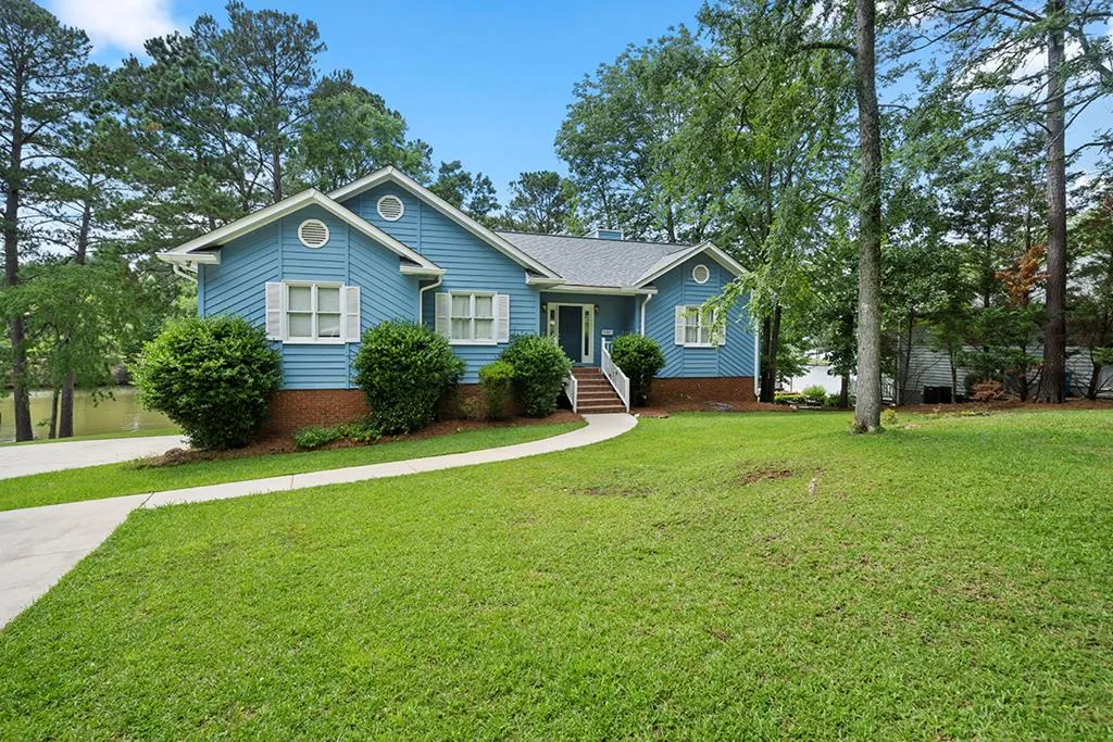 123 Watersedge Road