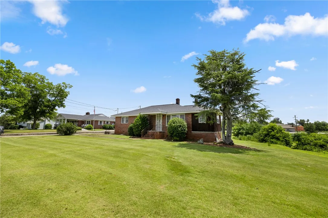 Property image 3 at 615 S Pine Street, Seneca, SC 29678