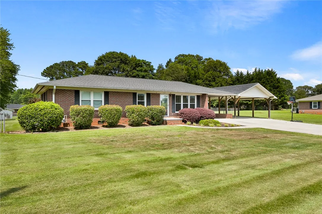 Property image 4 at 1147 Briarwood Drive, Seneca, SC 29672