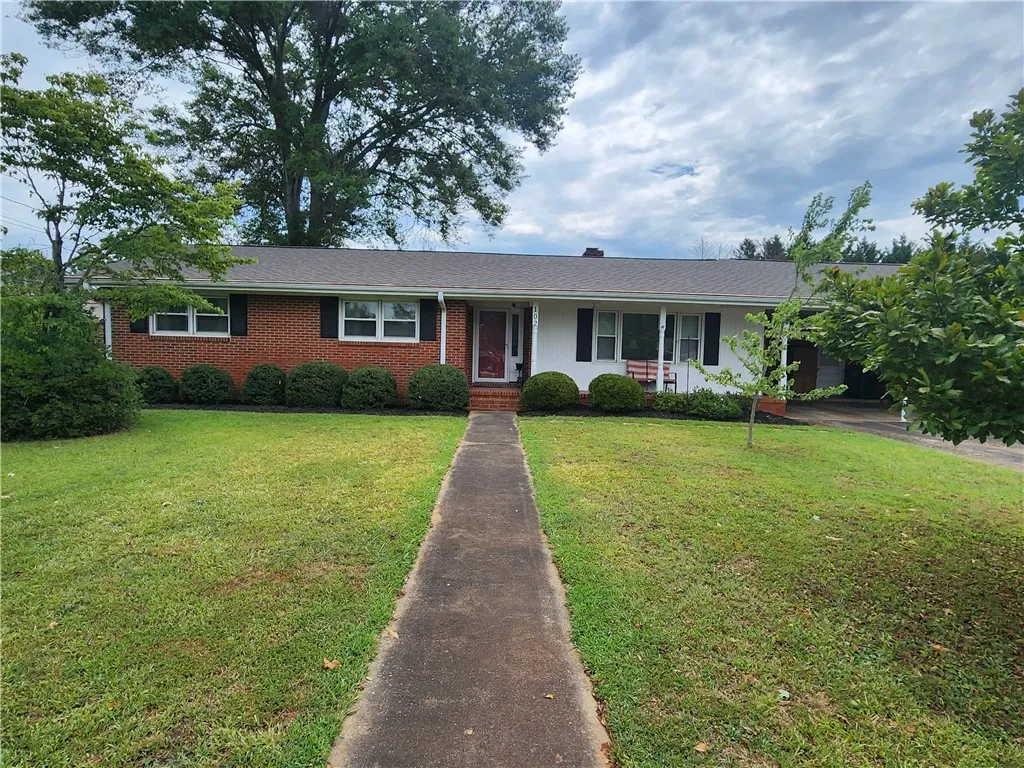 Property image 2 at 102 James Street, Easley, SC 29642