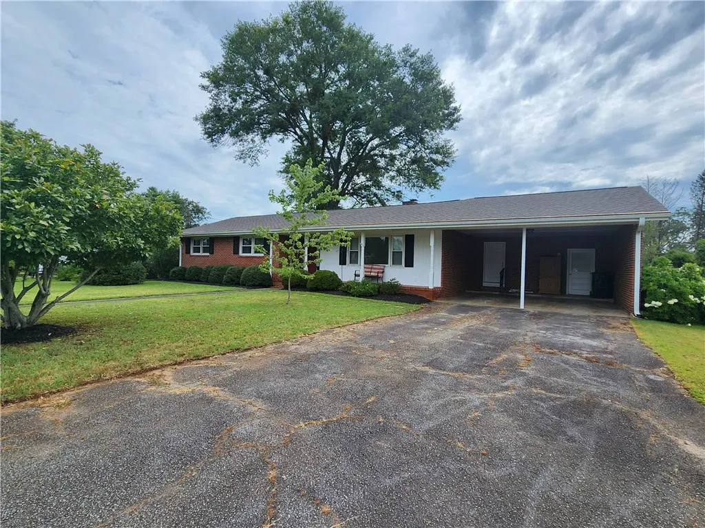 Property image 4 at 102 James Street, Easley, SC 29642
