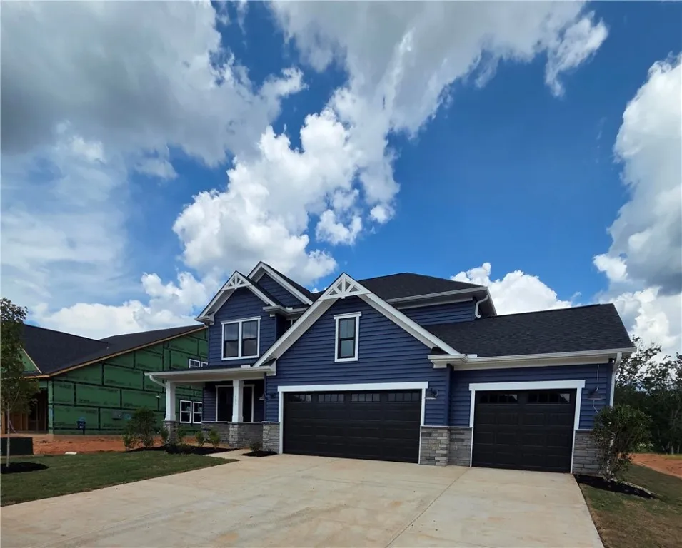 Eagle Creek, Central Community