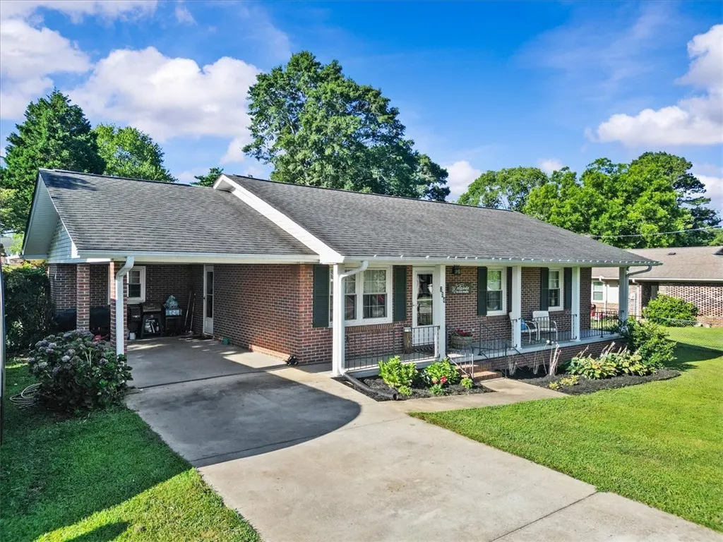 Property image 3 at 734 Tanglewood Drive, Seneca, SC 29672