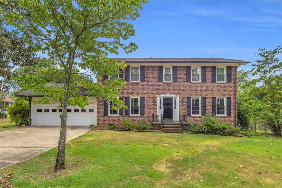 407 Long Forest Circle