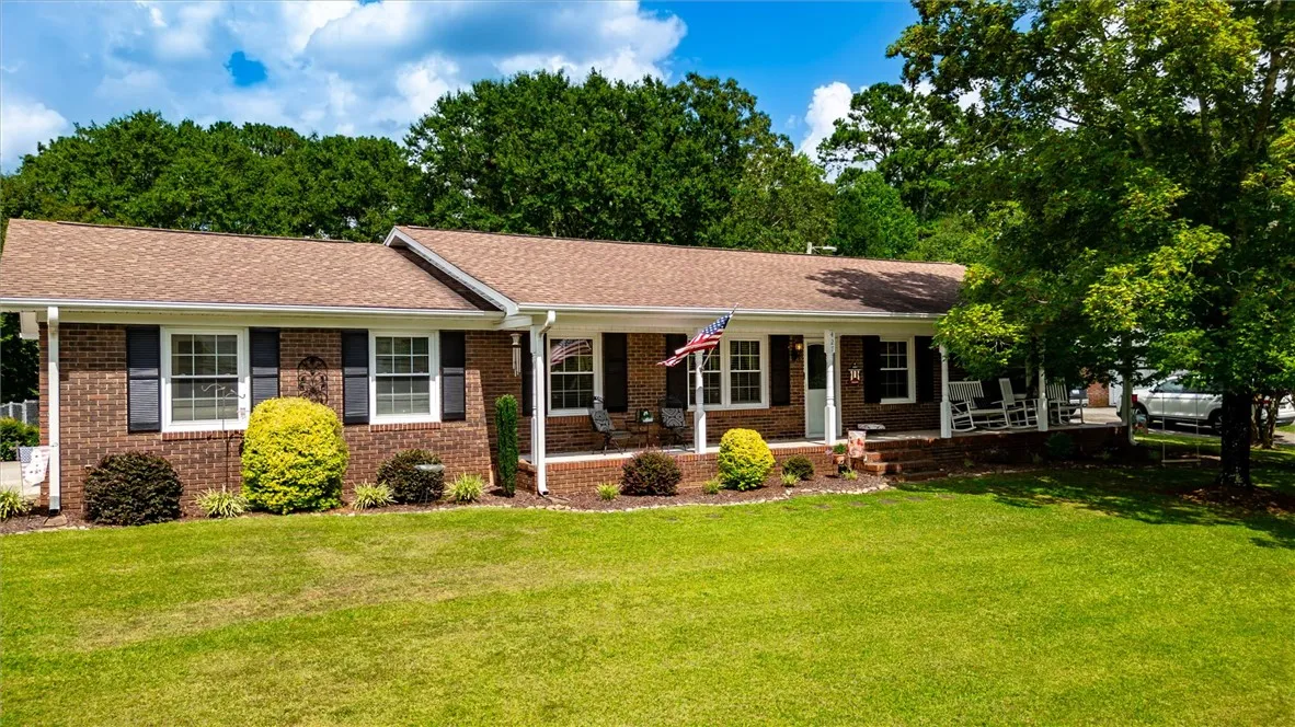 427 Pelzer Highway