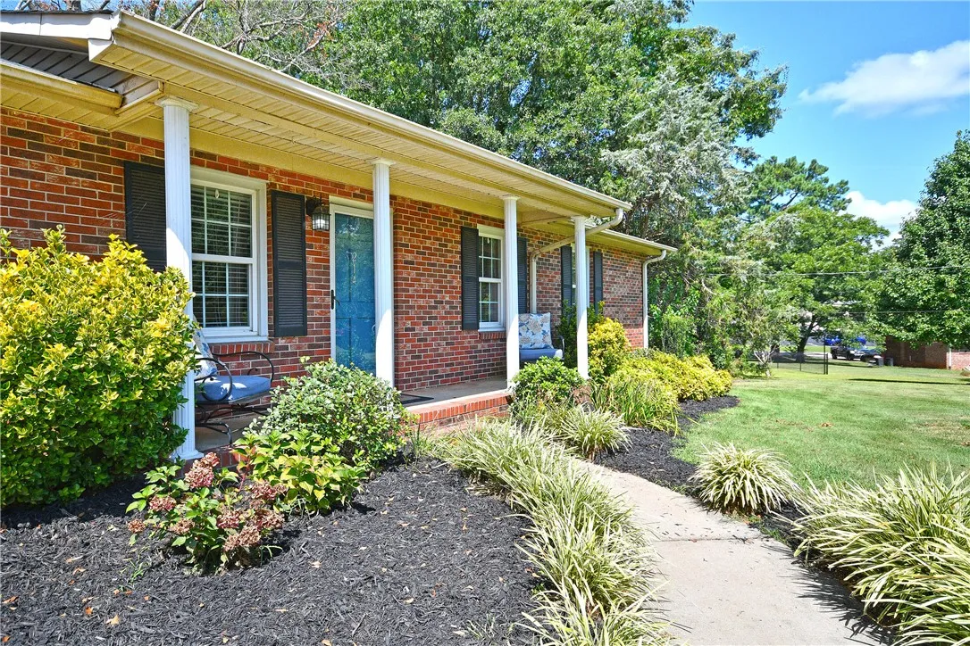 Property image 2 at 214 Brentwood Circle, Anderson, SC 29625