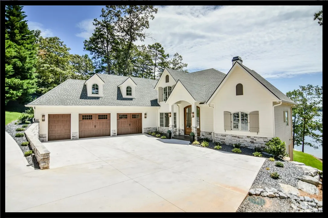 Keowee Harbours, Salem Community