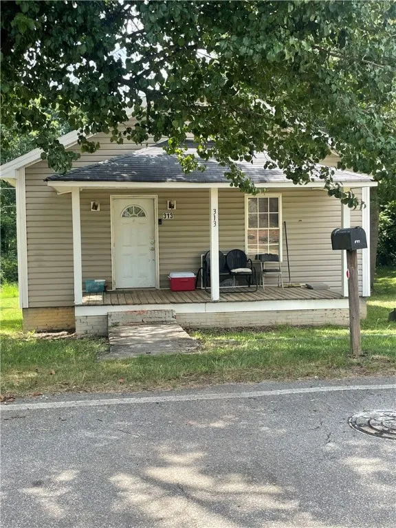 313 Lakeside Drive