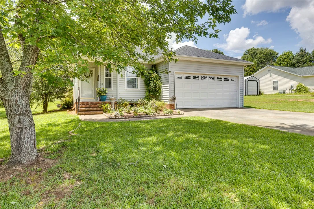 Property image 2 at 2109 Rolling Green Road, Anderson, SC 29621