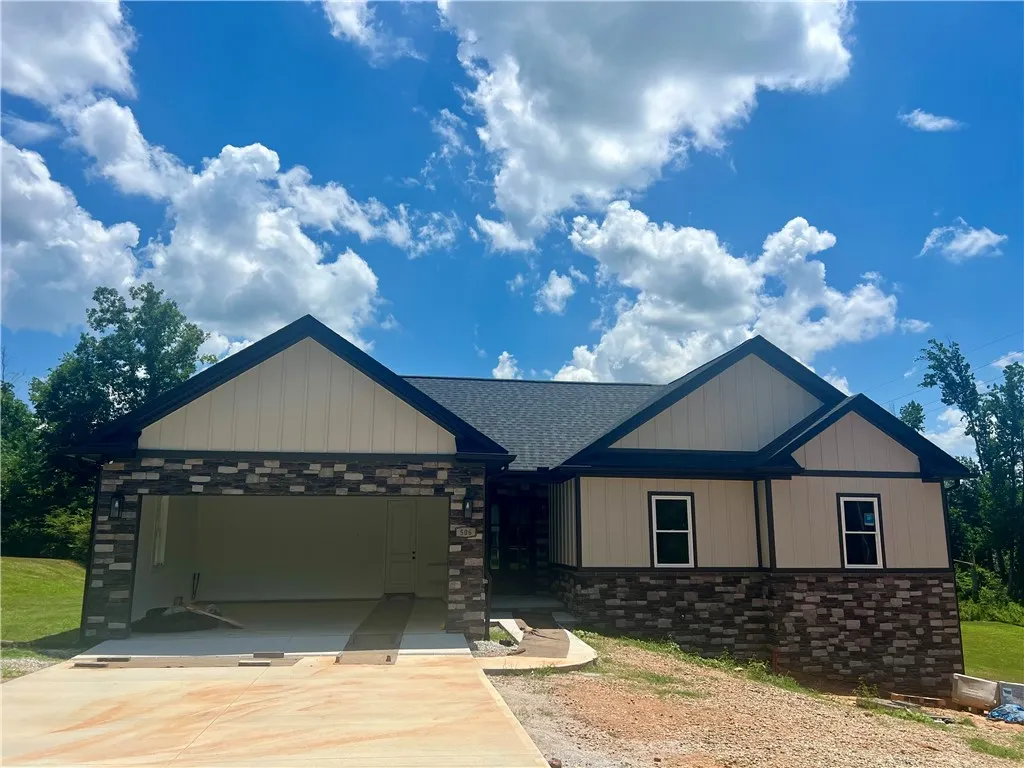 506 Horseshoe Drive