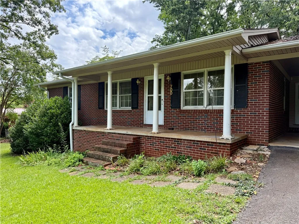 Property image 2 at 700 Tanglewood Drive, Seneca, SC 29672